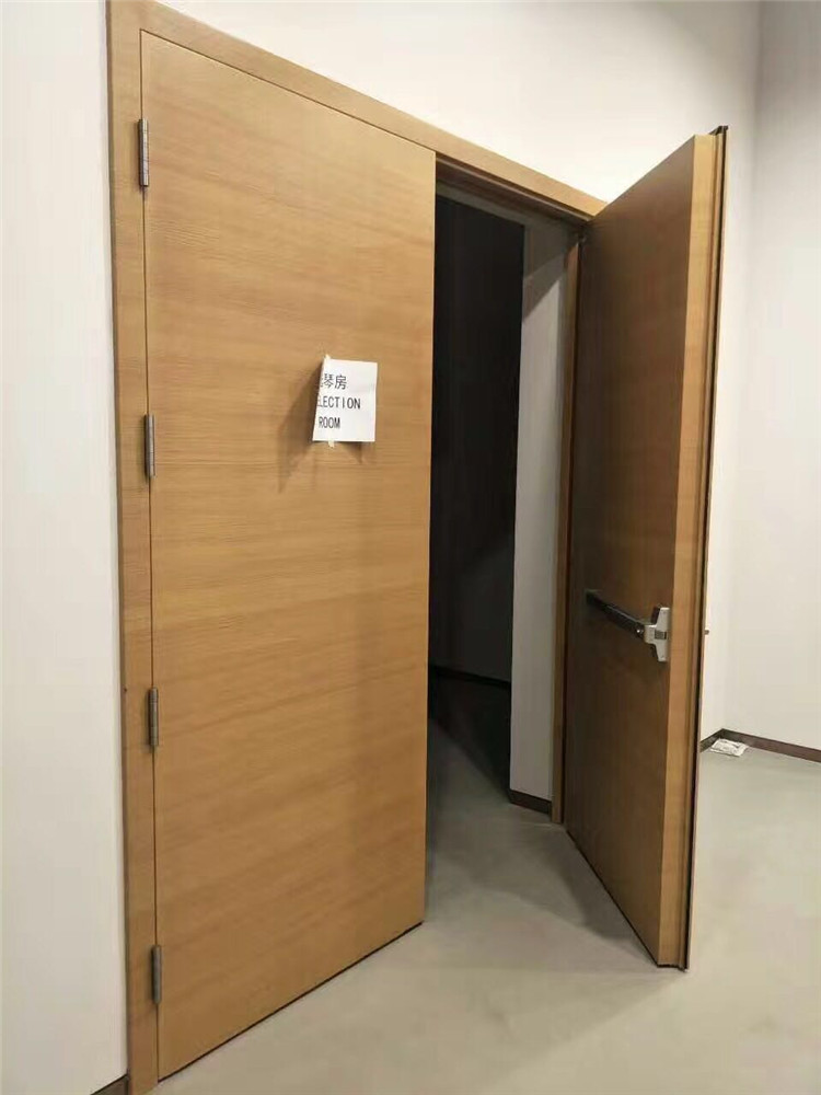 录播间隔音门